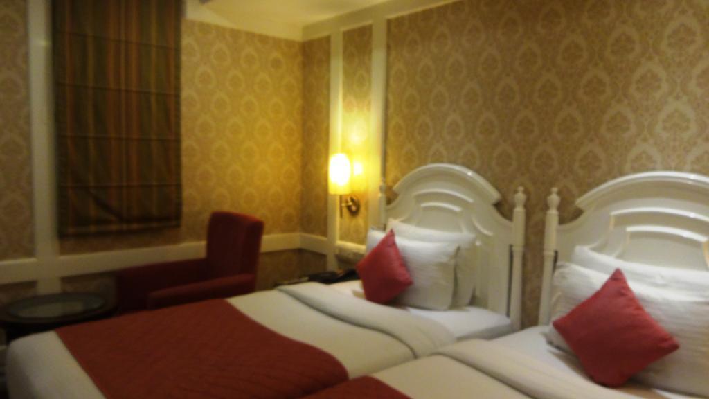 Hotel Bright Ню Делхи Екстериор снимка