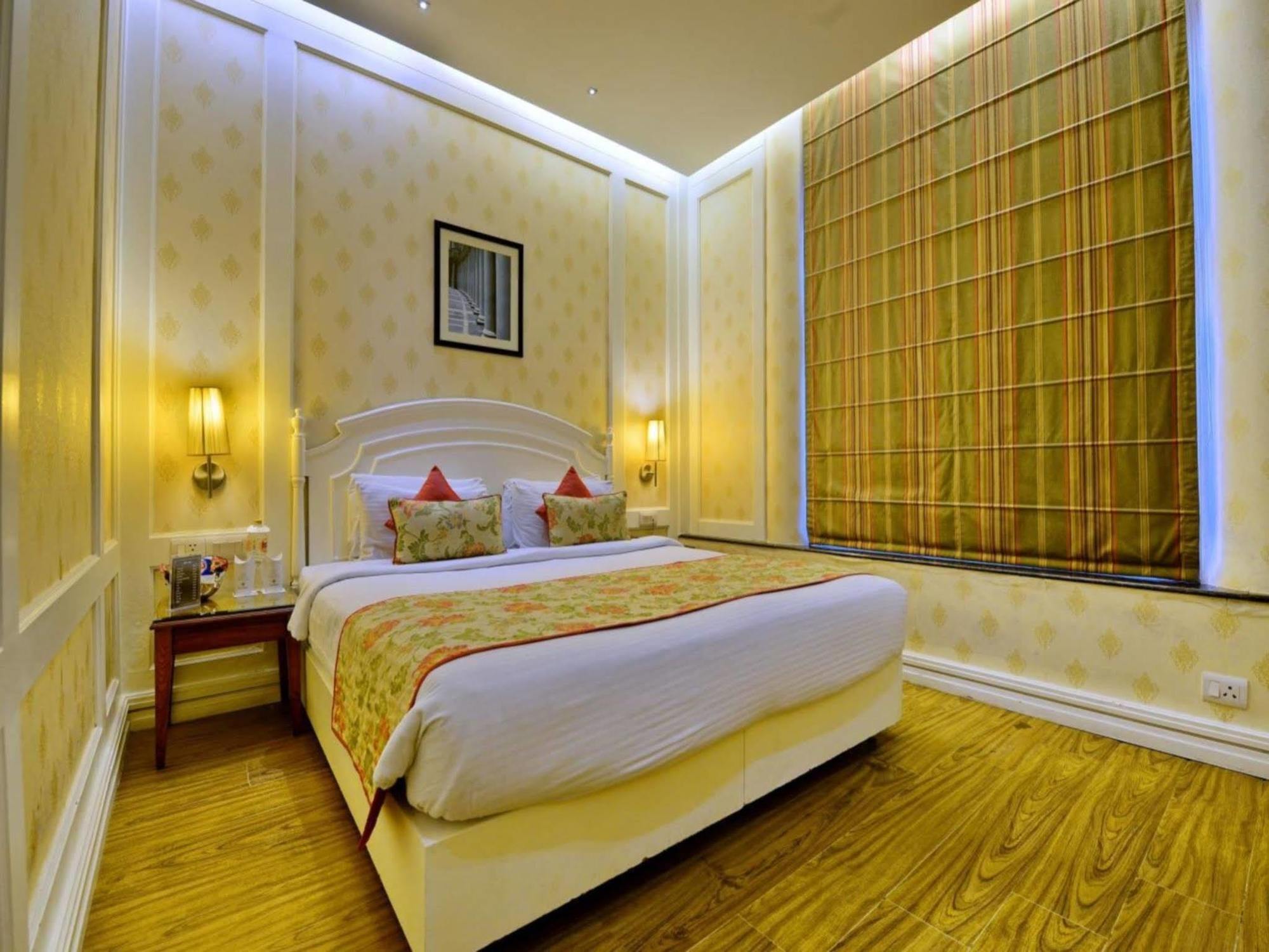 Hotel Bright Ню Делхи Екстериор снимка
