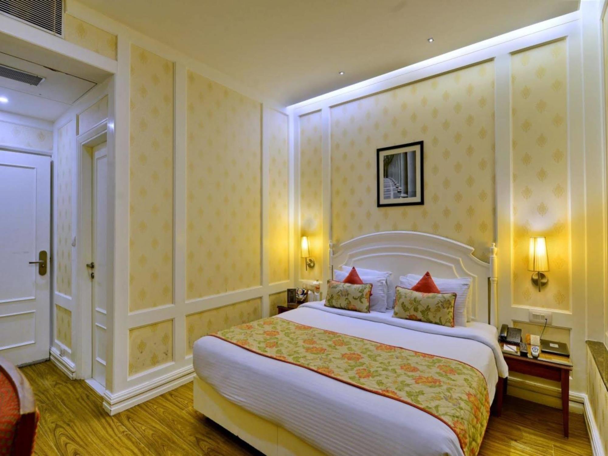Hotel Bright Ню Делхи Екстериор снимка